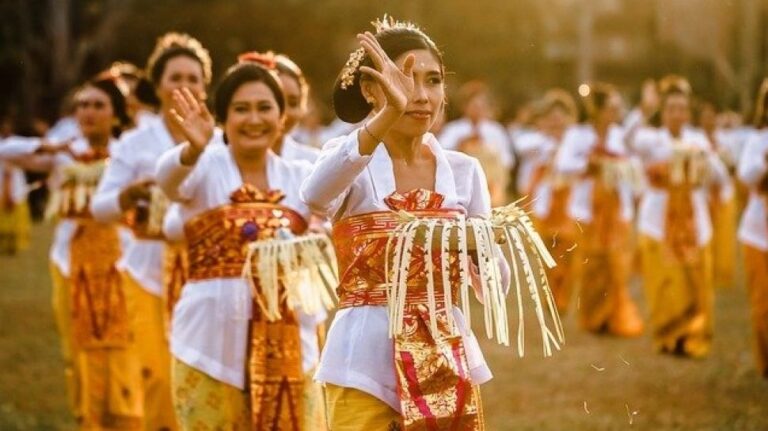 Balinese woman performing Pendet dance, showcasing the Balinese Way of Life
