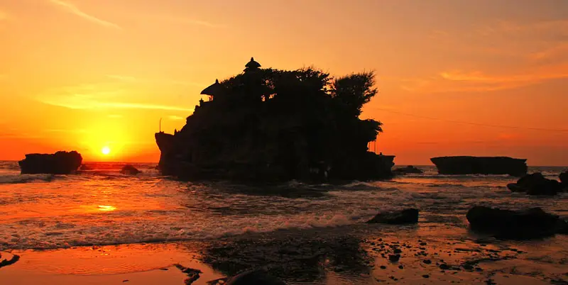 Famous Tanah Lot Bali sunset temple captured on Bali Day Tour