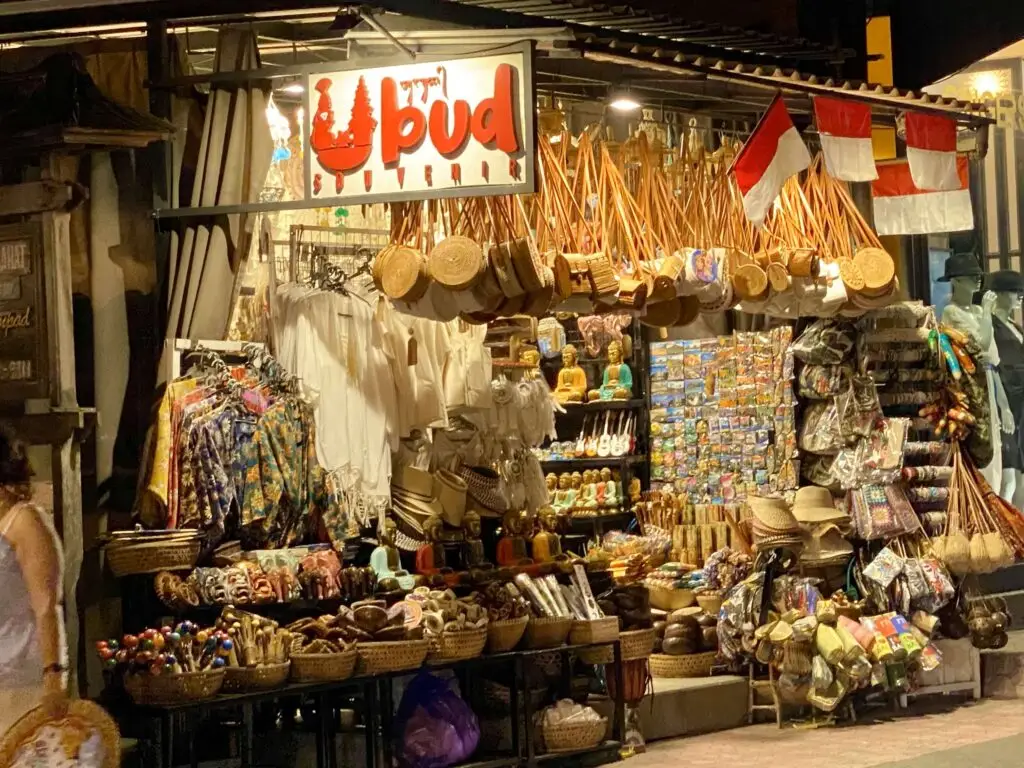 Bali Day Tour exploring Ubud Art Market for souvenirs and crafts.