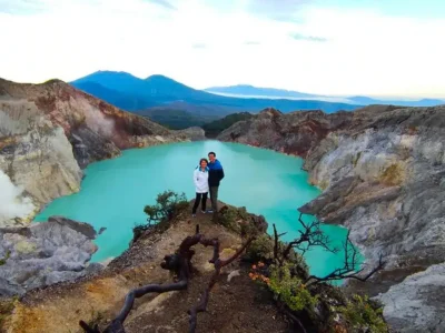 Ijen Crater Sunrise Hike from Bali or Banyuwangi